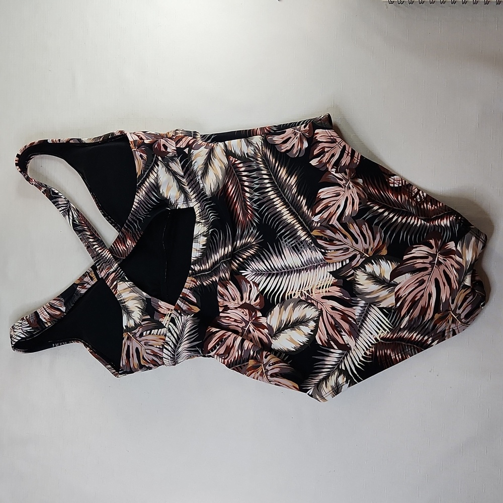 Hurley Scattered Palm One Piece Swimsuit. Size S - Picture 7 of 10